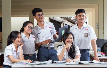 Ilustrasi siswa SMA. Daftar link utama dan mirror untuk cek pengumuman SNBP 2025 yang dibuka pada Selasa, 18 Maret 2025 mulai pukul 15.00 WIB.