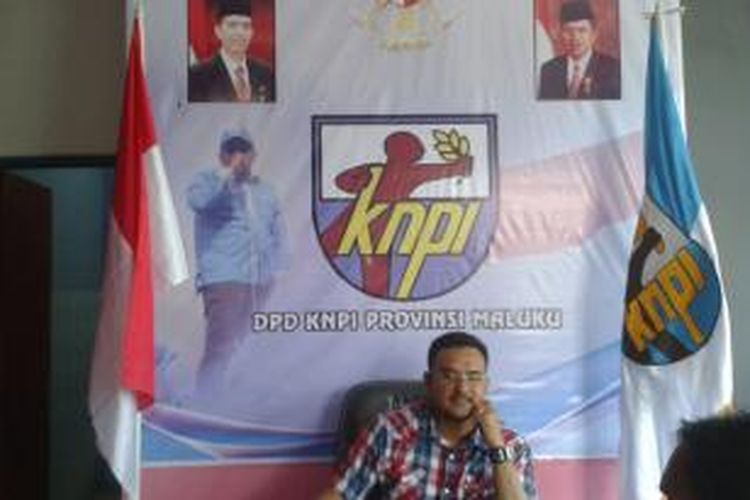 Foto Joko Widodo dan Jusuf Kalla di Sekretariat KNPI Maluku.