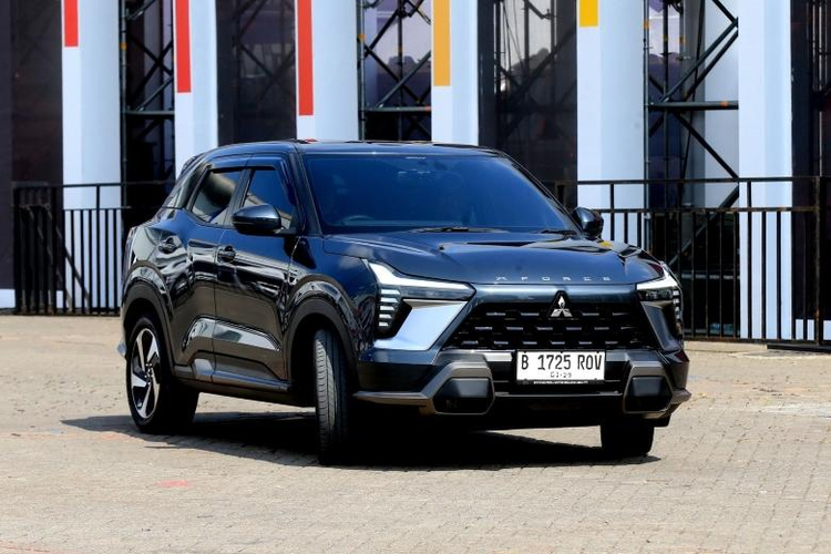 Mitsubishi Xforce hadir sebagai solusi mobilitas keluarga modern dengan teknologi keselamatan Diamond Sense ADAS serta kabin lapang yang nyaman. Compact SUV ini juga tangguh di berbagai medan berkat ground clearance 222 mm dan empat mode berkendara. 
