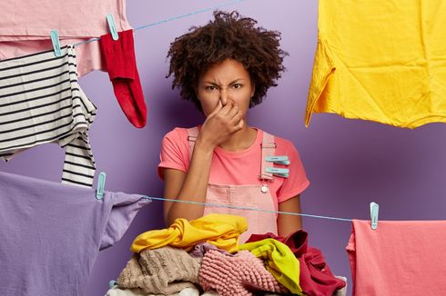 7 Cara Menghilangkan Bau Apek pada Pakaian Setelah Dicuci