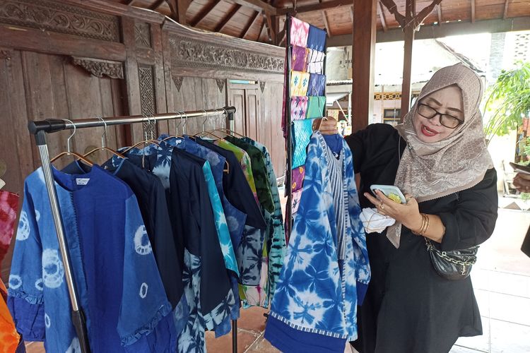 View of Batik Shibori, Ide Oleh-oleh Khas Surabaya di Kampung Wisata Ketandan