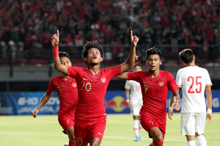 Pencetak gol perdana, Bagas Kahfi saat ujicoba Internasional, Timnas Indonesia U-19 melawan Tinas China yang berakhir dengan skor 3-1 di Stadion Gelora Bung Tomo Surabaya, Jawa Timur, Kamis (17/10/2019) malam. 