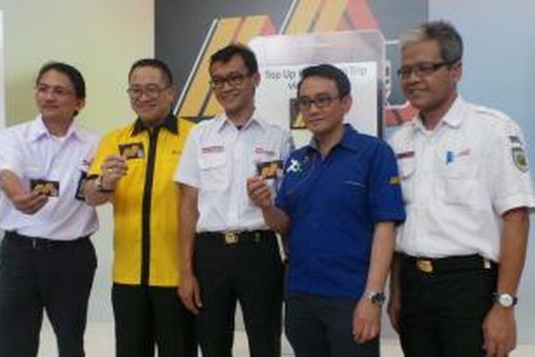 Dari kiri ke kanan: Direktur Inovation & Strategic Portfolio Telkom Achmad Sugiarto, President Director & CEO Indosat Alexander Rusli, Direktur Utama PT KCJ Tri Handoyo, President Director & CEO XL Axiata Hasnul Suhaimi, dan Executive Vice President Sistem Informasi PT KAI Mukti Jauhari 