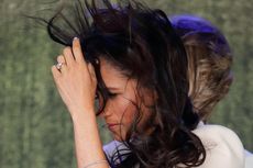 Rambut Acak-acakan Tertiup Angin, Meghan Markle Menuai Kritik  