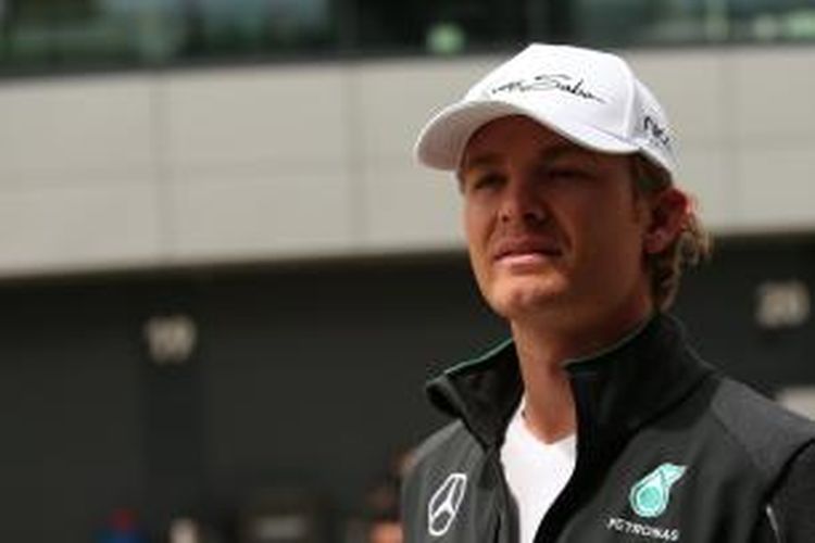 Pebalap Mercedes, Nico Rosberg, berada di paddock Silverstone jelang GP Inggris, Kamis (3/7/2014).