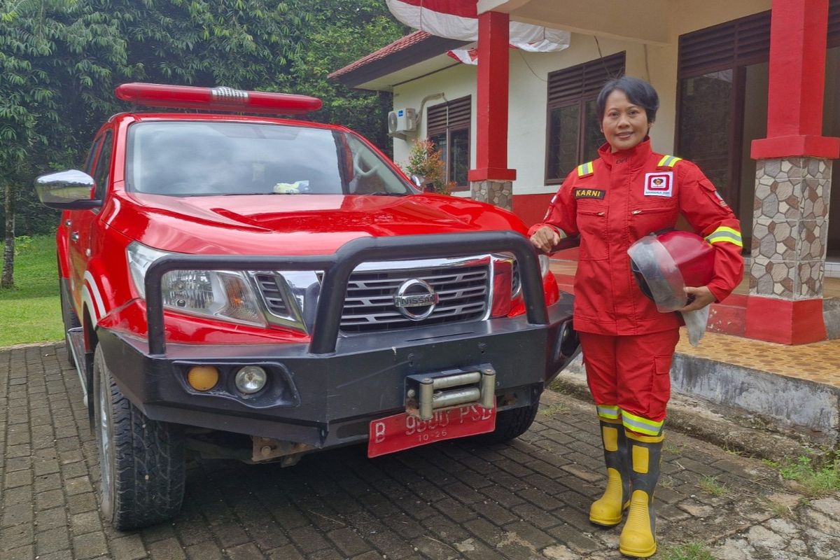 Karni Sandabunga anggota brigade pemadam kebakaran hutan dan lahan (karhutla) Manggala Agni yang bertugas sebagai Kepala Daerah Operasi (Kadaops) Manggala Agni Sulawesi II/Malili. 