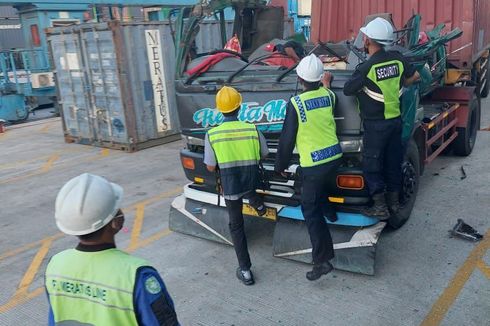 Tabrak Kontainer yang Diturunkan dari Kapal, Sopir Truk Tewas di Pelabuhan Tanjung Priok
