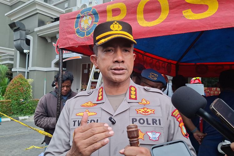 Evakuasi Kebakaran Apartemen Mediterania Masih Berlanjut, 20 Penghuni Masih di Lantai Atas