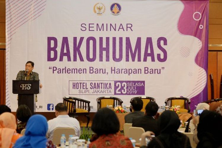 Wakil Ketua DPR RI Utut Adianto saat membuka Seminar Badan Koordinasi Hubungan Masyarakat (Bakohumas) 2019 dengan tema ?Parlemen Baru, DPR Baru?. 