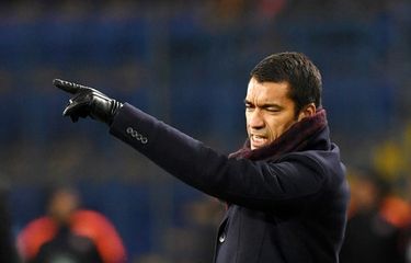 Giovanni van Bronckhorst saat masih menjadi pelatih Feyenoord. Kini, Van Bronckhorst menukangi Rangers dan sukses membawa klub tersebut melaju ke final Liga Europa 2022.