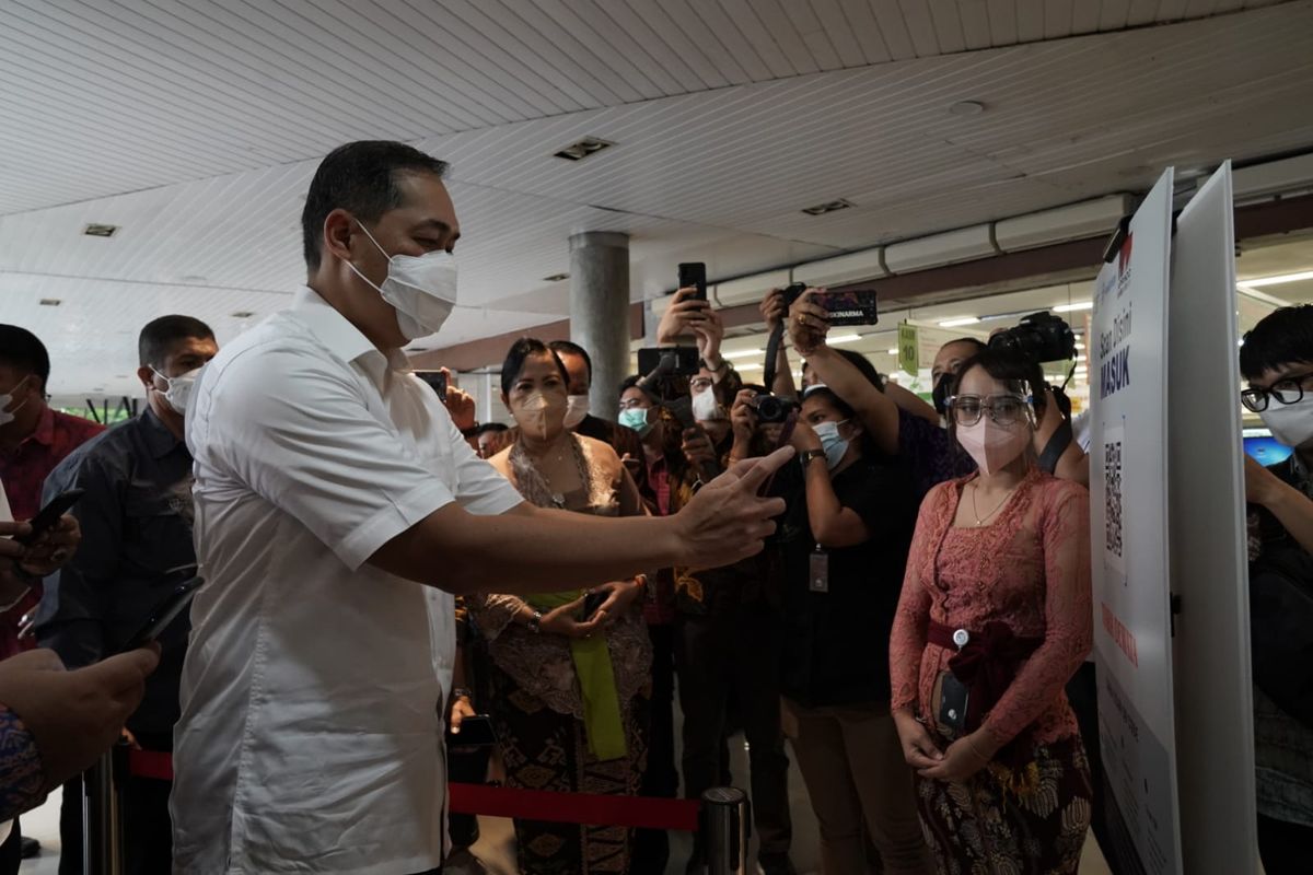 Menteri Perdagangan Muhammad Lutfi saat meninjau penerapan aplikasi PeduliLindungi di mal Bali, Sabtu (25/9/2021).