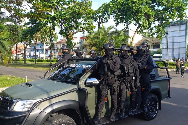 Pasukan TNI setelah latihan tempur di Kota Yogyakarta berkumpul di Jogja Expo Center (JEC), Sabtu (5/3/2022)