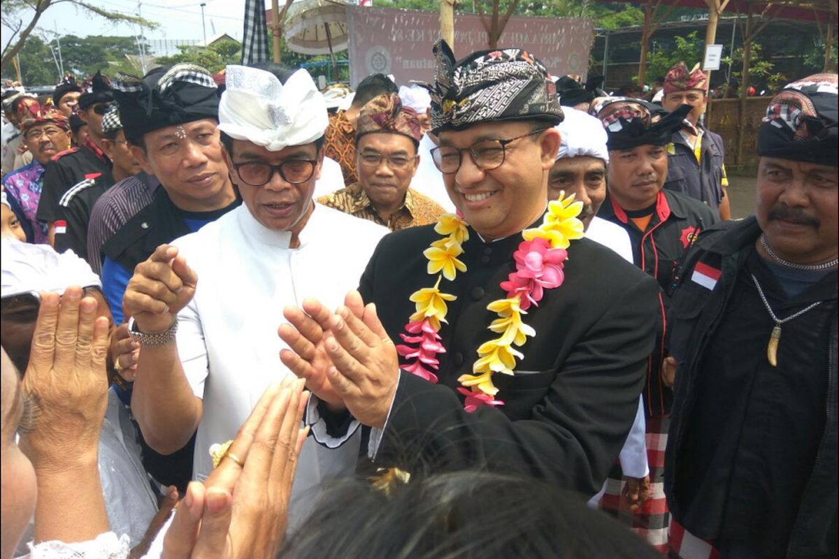 Gubernur DKI JAKARTA Anies Baswedan saat mengunjungi Pura Purnajati Tanjung Puri