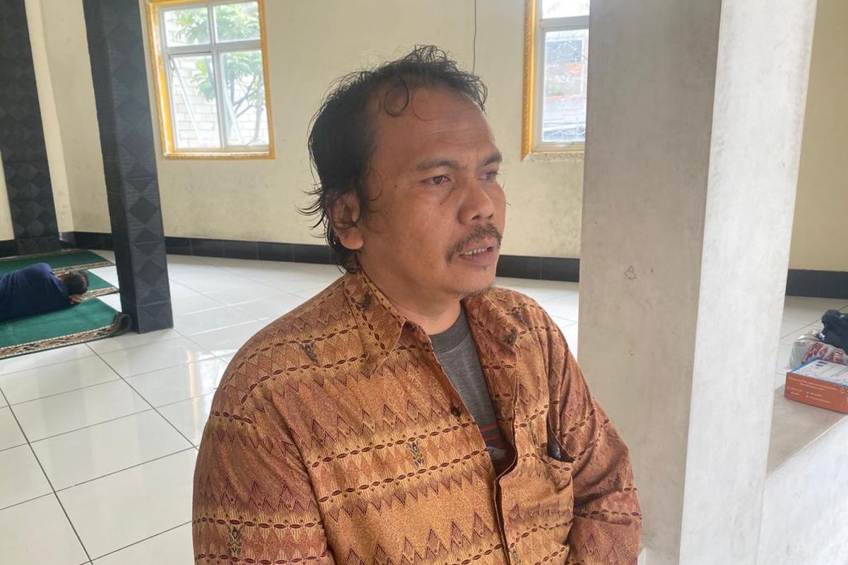 Irianto (45) anak dari mendiang Iriana (61). Iriana merupakan salah satu korban kebakaran Depo Pertamina Plumpang pada Jumat (3/3/2023).