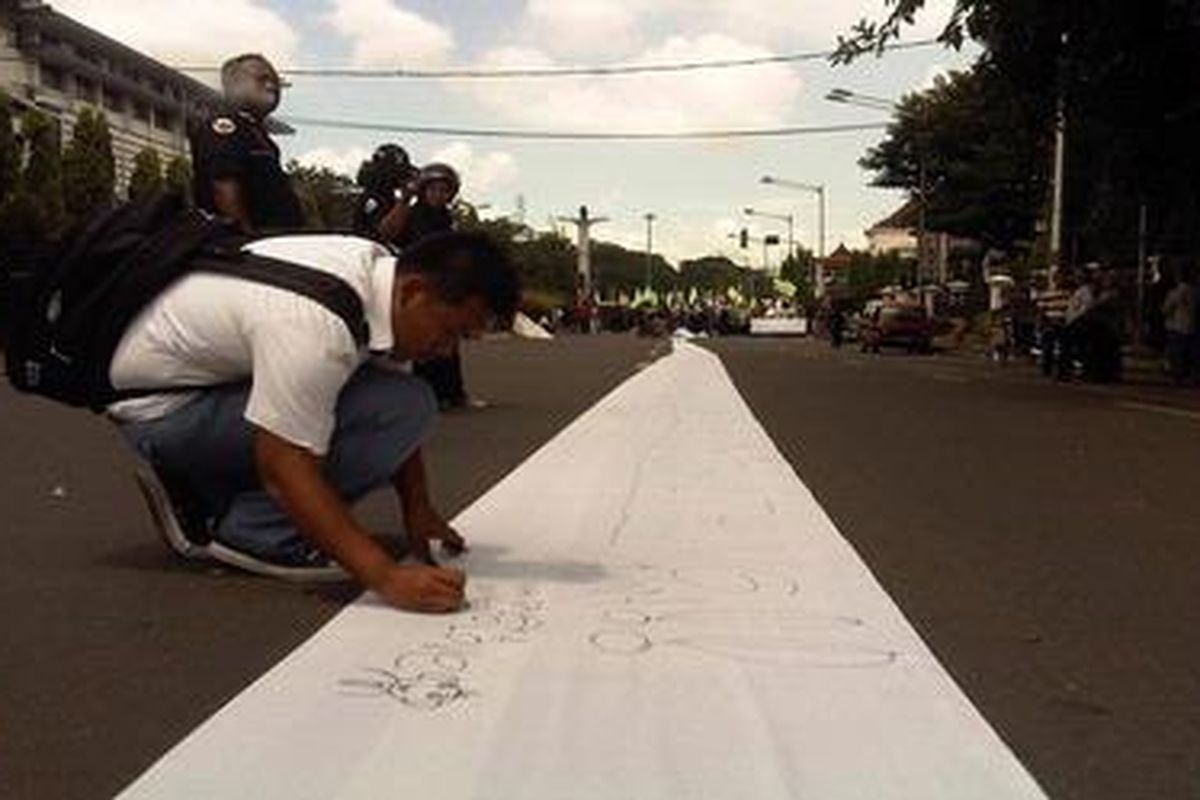 Gerakan Tanda Tangan di Solo Tolak Kenaikan BBM 