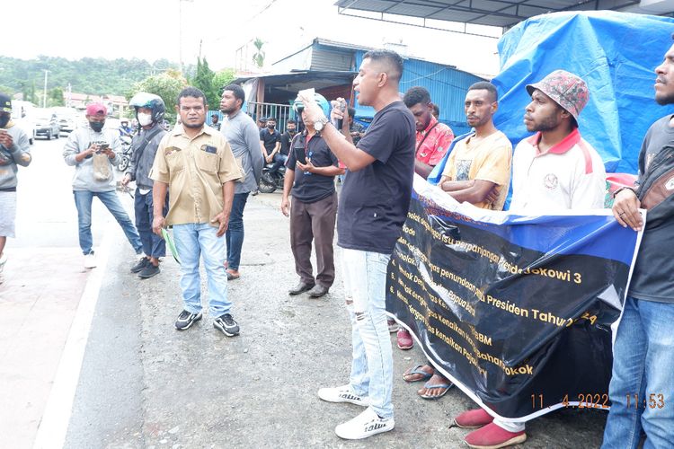 Aksi Demo oleh Pilar Pemuda Rakyat Papua Barat di Manokwari Senin (11/4/2022)