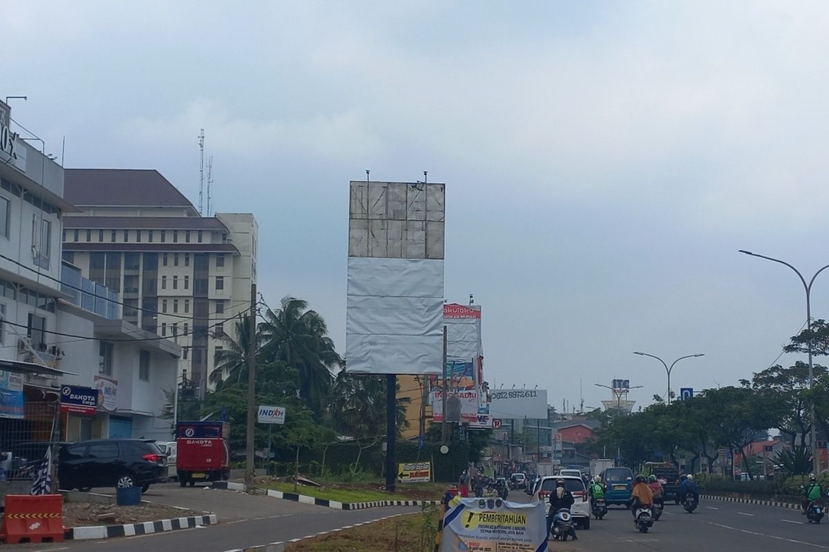 Baliho ucapan terima kasih kepada Wali Kota Depok, Mohammad Idris di sekitar Underpass Dewi Sartika, sudah dicopot pada Kamis (19/1/2023)..