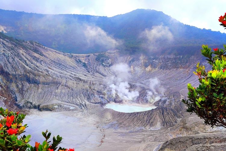 Ilustrasi Gunung Tangkuban Parahu.