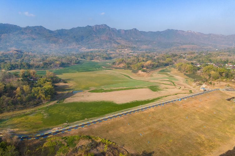 Waduk di Wonogiri Ini Surut dan Jadi Sabana, Kini Viral dan Ramai Wisatawan
