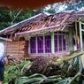 3 Rumah di Cianjur Rusak Diterjang Longsor, Belasan Warga Mengungsi ke Balai Desa