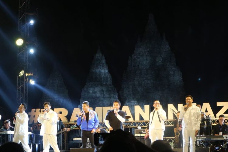 Yovie Widianto, Mario, Dudi dan 5 Romeo beraksi di panggung Prambanan Jazz hari kedua yang di gelar di Kompleks Candi Prambanan, Yogyakarta pada Sabtu (6/7/2019).