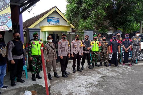 Wujud Solidaritas, Banser NU dan Pecalang Blitar Bantu Pengamanan Ibadah Paskah