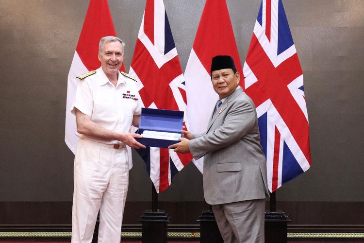 Menteri Pertahanan RI sekaligus presiden terpilih Prabowo Subianto menerima kunjungan kehormatan Panglima Angkatan Bersenjata Inggris atau Chief of the Defence Staff of the United Kingdom Admiral Sir Tony Radakin, Kamis (30/5/2024).