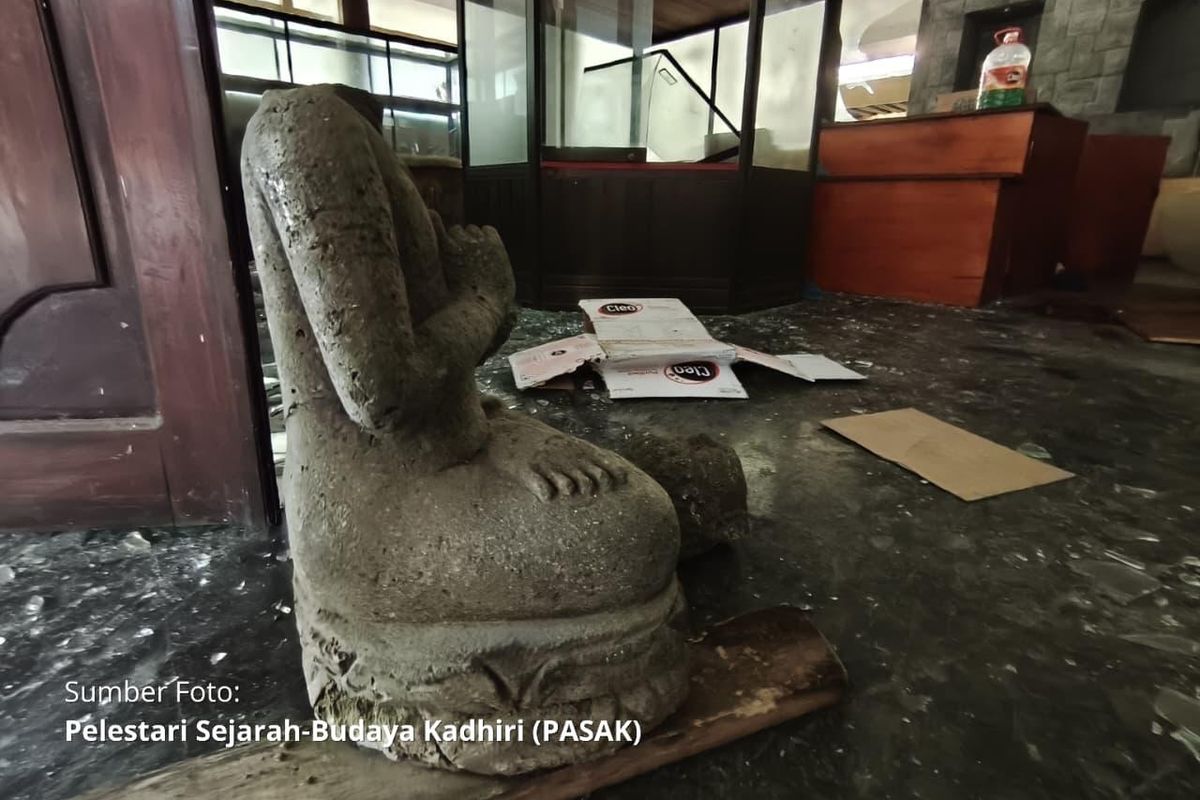 Menteri Kebudayaan, Fadli Zon meminta pihak yang mengambil koleksi Museum Bagawanta Bari Kediri segera mengembalikannya. Adapun Museum Bagawanta Bari Kediri terdampak aksi unjuk rasa pada Sabtu (30/8/2025) malam sehingga beberapa koleksi penting yang hilang antara lain Kepala Ganesha,
Koleksi Wastra (kain batik), dan buku-buku lama hilang.