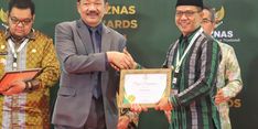 Dorong Kesadaran Masyarakat Bayar Zakat, Bupati Bandung Terima Penghargaan dari Baznas RI