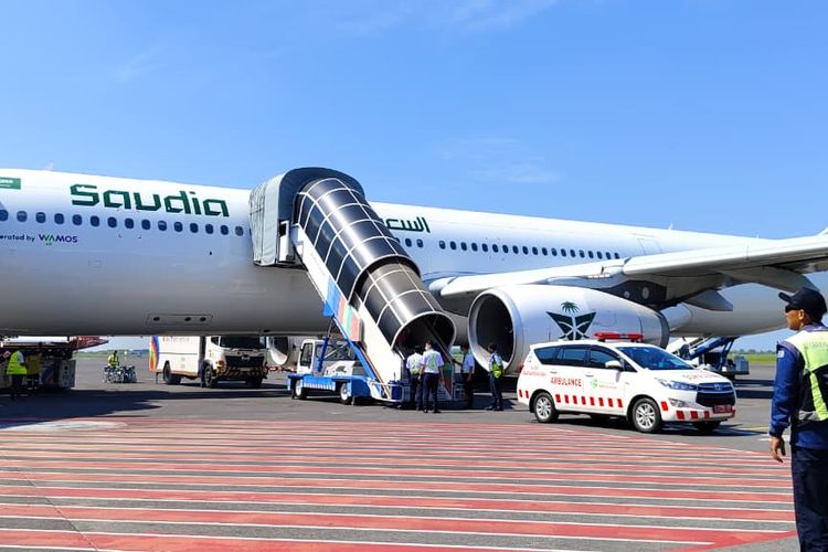 Jemaah Haji Asal Malang Meninggal di Pesawat Jelang Mendarat di Bandara Juanda