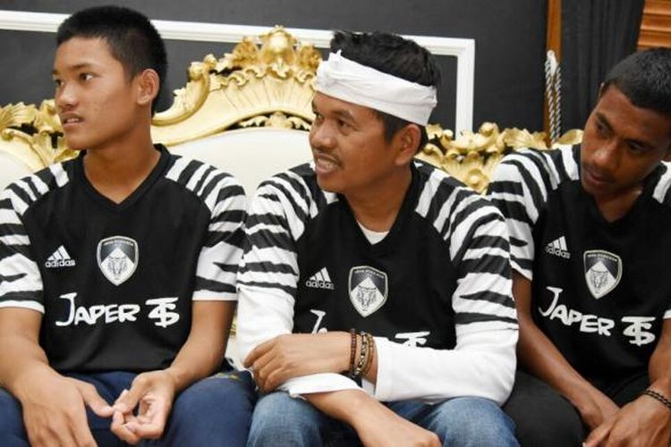 Ahlul Dzikri dan Hamzah Lestaluhu bersama Bupati Purwakarta, Dedi Mulyadi, di Pendopo Purwakarta.
