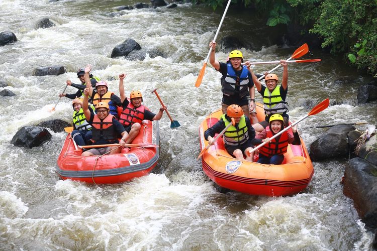 Rafting di sekitar Kasembon, Jawa Timur sebagai salah satu tempat wisata Malang Barat.