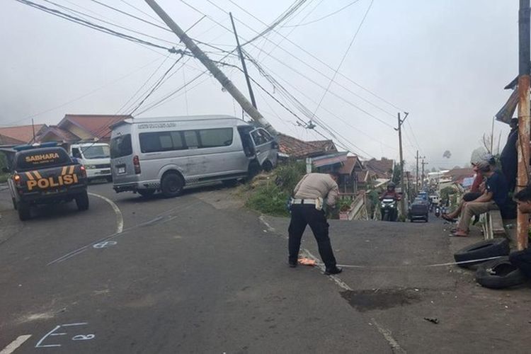 Kronologi Kecelakaan Beruntun di Jalur Bromo, Hiace Angkut WNA Singapura Diduga Rem Blong