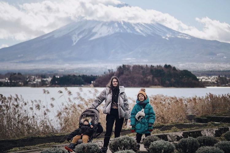 Potret Ringgo, Sabai, dan anak-anak liburan ke Jepang.