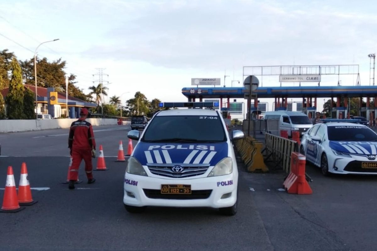 Ilustrasi contraflow arah Puncak saat libur Waisak, Sabtu (10/5/2025).