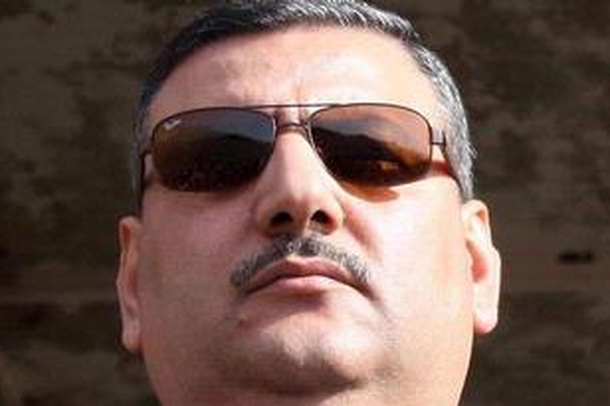 Perdana Menteri Suriah Riad Hijab diberhentikan, Senin (6/8/2012), dan dilaporkan telah membelot ke Jordania bersama keluarganya.