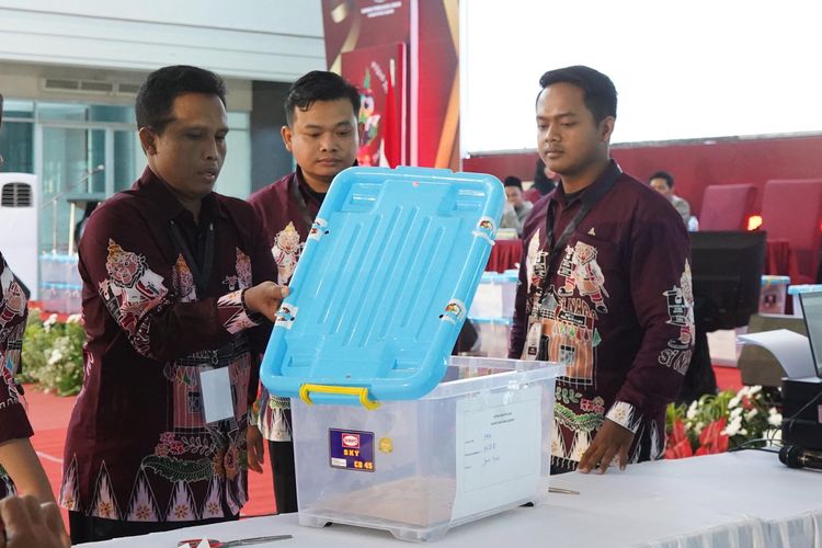 Proses rekapitulasi hasil Pilkada 2024 di Kabupaten Kediri.