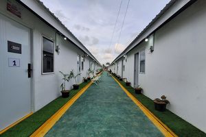 Melihat Fasilitas Huntara Korban Banjir Aceh, dari Kasur, Klinik, hingga Taman Bermain