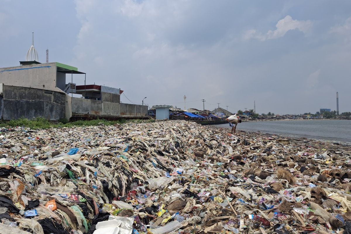Cerita Warga soal Sampah di Pantai Teluk Pandeglang, Ada sejak 1980, Sedih Jadi Kambing Hitam