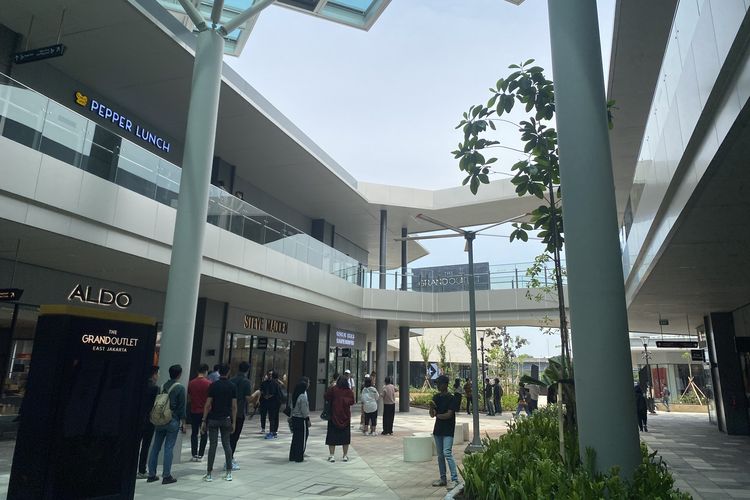 The Grand Outlet yang milik PT Karawang Outlet Mall, resmi soft launching pada Rabu (6/12/2023).
