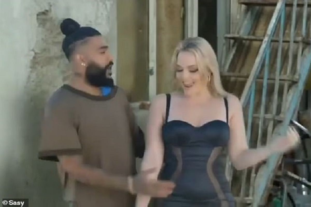 Porno filmlarda tarsaki urish va tupurish