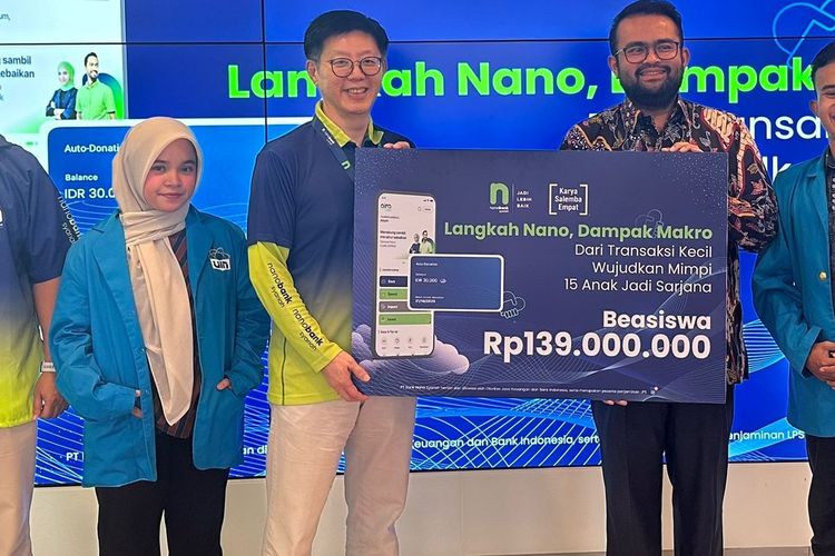 Melalui fitur Auto Donation di aplikasi Aira Mobile, Nanobank Syariah menyalurkan sebagian keuntungan transaksi nasabah menjadi donasi pendidikan.