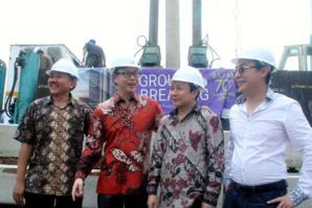 Presiden Direktur PT Prioritas Land Indonesia Marcellus Chandra (berbatik merah) mengatakan, Prioritas menggelontorkan dana investasi sekitar Rp 500 miliar untuk proyek tersebut. Proyek di kawasan Bekasi itu dibangun di lahan seluas 1,5 hektare. 