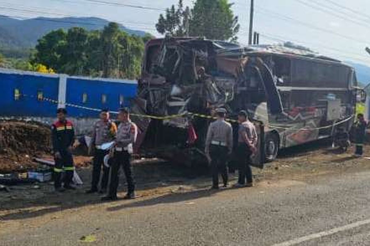 Kecelakaan lalu lintas tunggal terjadi di Jalan Trans Sulawesi, tepatnya di Desa Laskap, Kecamatan Malili, Kabupaten Luwu Timur, Sulawesi Selatan, Senin (29/12/2025) sekitar pukul 05.30 Wita. Insiden tersebut melibatkan sebuah bus antarkota dan mengakibatkan satu orang meninggal dunia serta satu penumpang lainnya mengalami luka.