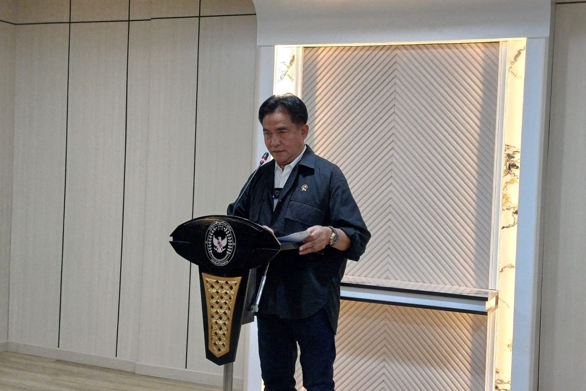Menko Hukum, HAM, Imigrasi dan Pemasyarakatan Yusril Ihza Mahendra di Gedung Kemenko Kumham Imipas, Jakarta, Jumat (4/7/2025).