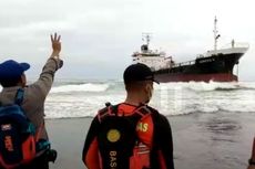 Kapal Tanker Pengangkut Aspal Edricko 3 Kandas di Pantai Sancang Garut