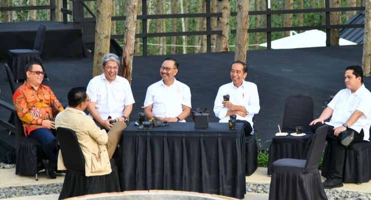 Saat Jokowi, Erick Thohir, dan Ridwan Kamil "Ngeteh" Pagi di IKN