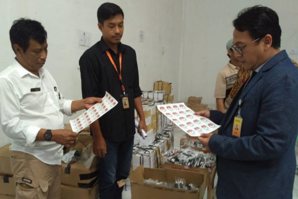 Bawaslu Provinsi Jawa Barat saat sidak ke Gudang Logistik Pemilu di Kota Bekasi, Kamis (31/1/2019).