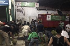 Kebakaran di Cikini, Warga Gotong Royong Evakuasi Tabung Gas 
