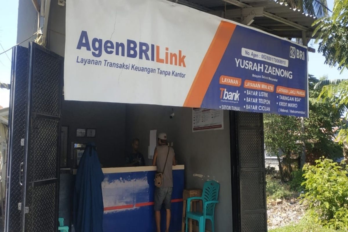 Keberadaan agen BRILink memberikan kemudahan transaksi bagi sejumlah warga.